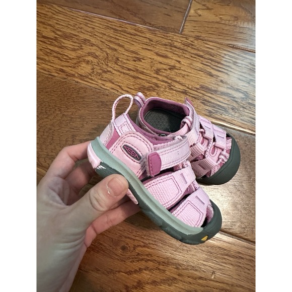 NEW Keen Girl's Venice H2 Toddler Sandals Waterproof Size 4 Pink Hiking Outdoor - Picture 1 of 6